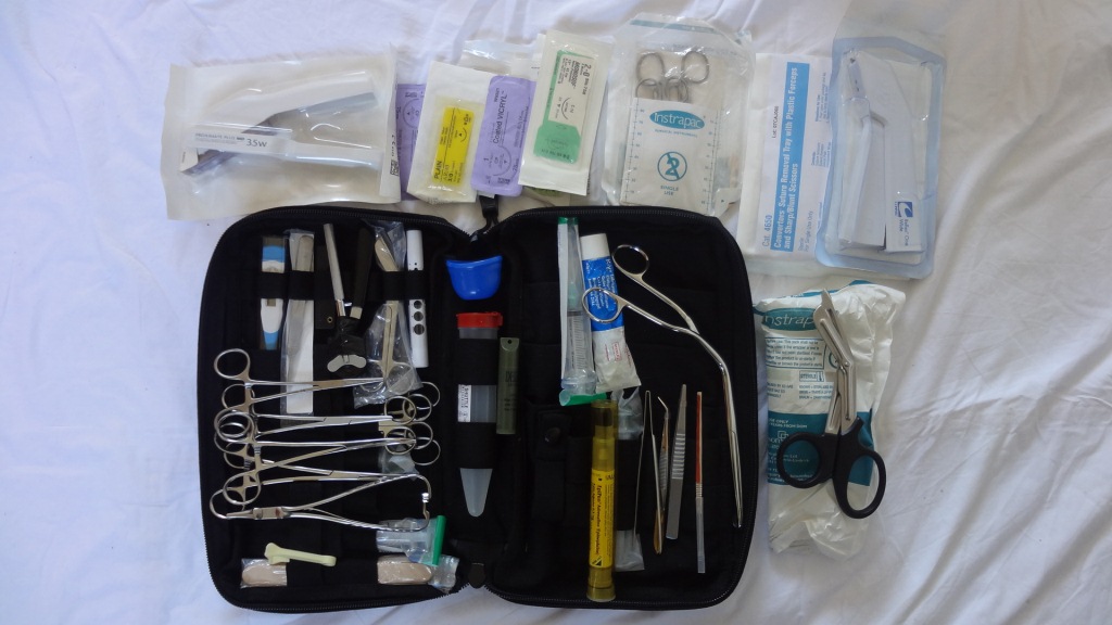 suturing/instruments