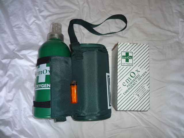 Complete system (left) Refill box (right)